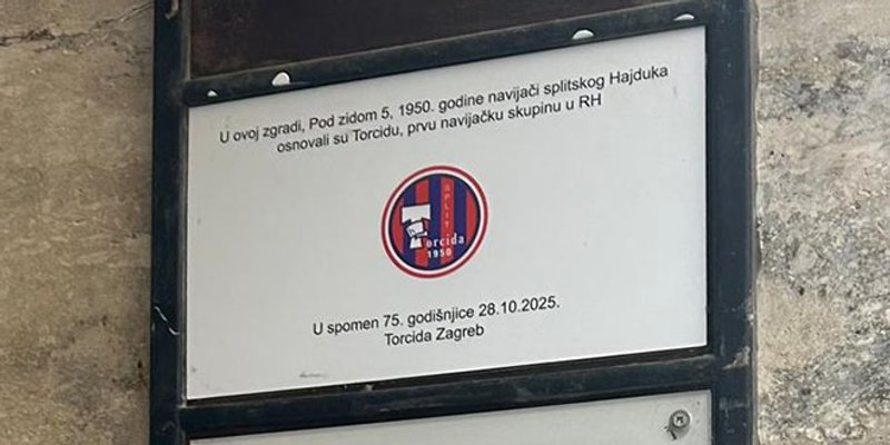 POVODOM 75. ROĐENDANA: U Zagrebu postavljena ploča na ulazu u portun zgrade u kojoj je osnovana Torcida!