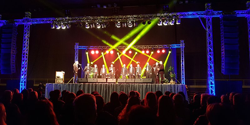 Odličan koncert klape Cambi: Publika uživala u hitovima Olivera, Gibonnija, Coce, Massima, Čolića, Queena...