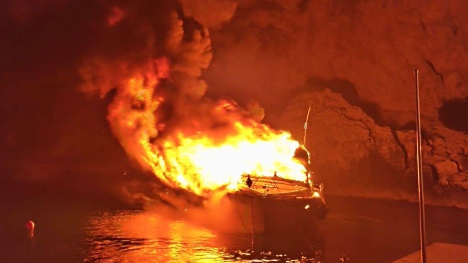 VIDEO Požar gutao jahtu, kaštelanski ribari sudjelovali u spašavanju posade