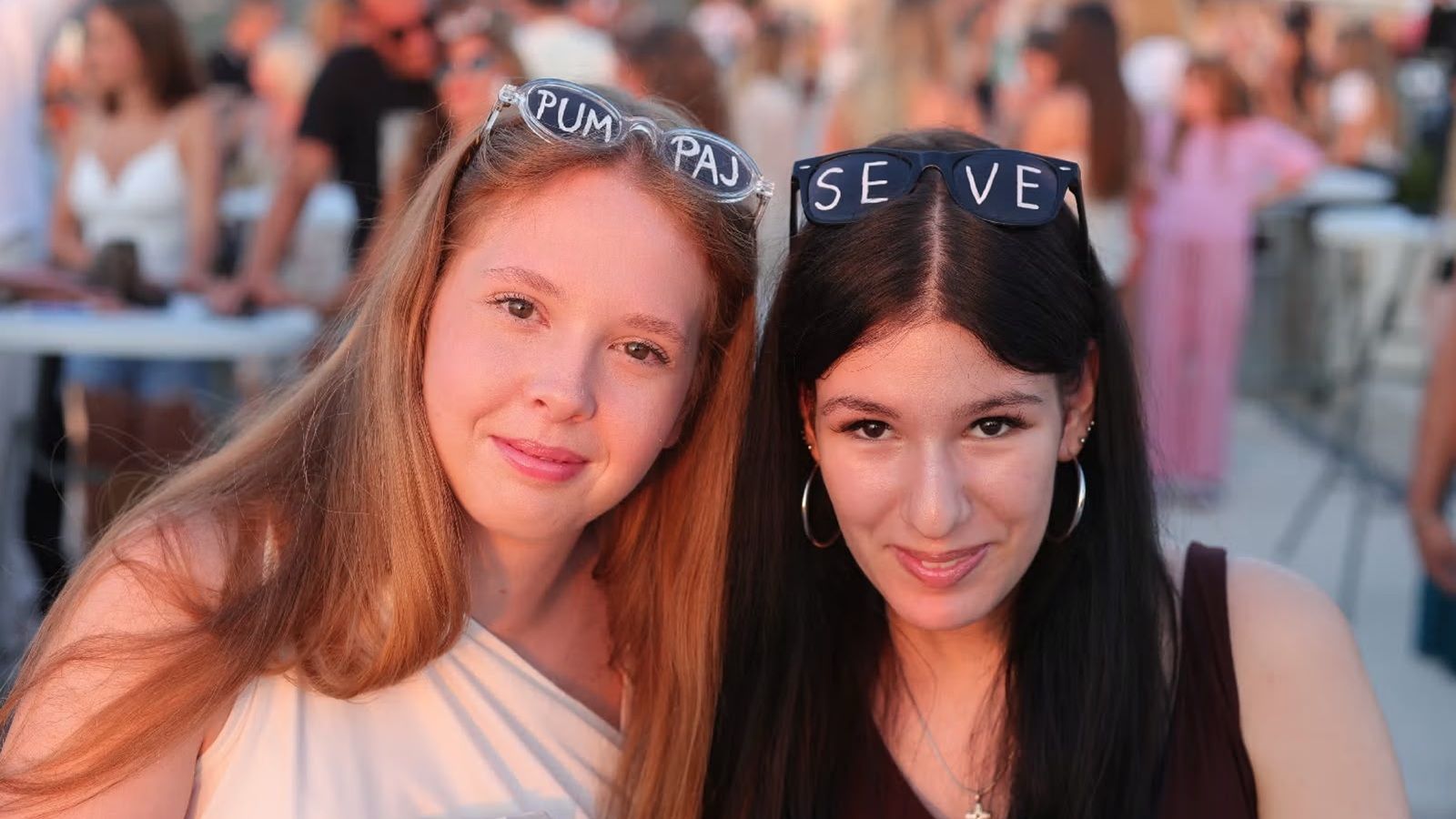 'Pumpaj Seve': Originalnim naočalama poslale poruku uoči Severinina koncerta u Primoštenu