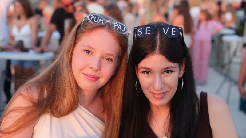 'Pumpaj Seve': Originalnim naočalama poslale poruku uoči Severinina koncerta u Primoštenu
