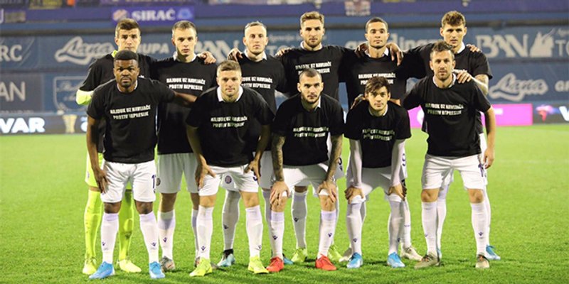 HAJDUK UZ NAVIJAČE Igrači 'bijelih' istrčali u majicama s porukom