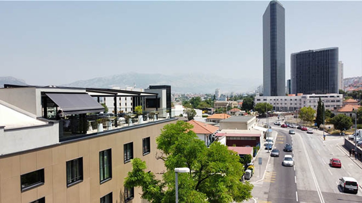 Cora Hotel otvorio ljetnu terasu: Posjetitelji rooftop bara mogu uživati u raznolikoj ponudi