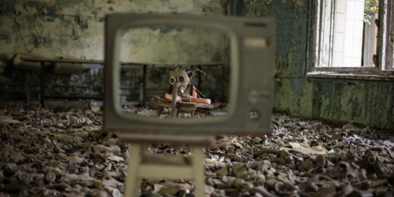 ŽIVOT U NUKELARNOM RATU 'Povlačenje u skloništa, zamatanje mrtvih, spaljena zemlja'