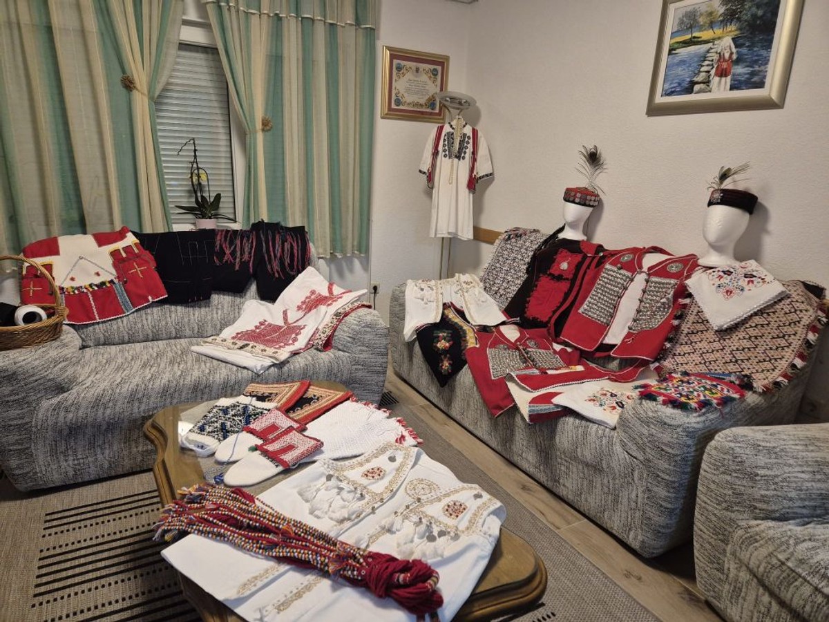 FOTOGALERIJA Bake čuvaju tradiciju izrade nošnji - ponos vrličkog kraja u svakoj niti