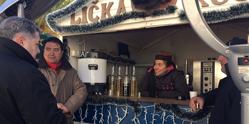 TRI KUĆICE PRKOSE HLADNOĆI Lička kuća: Ovo je za nas temperatura ličkog proljeća!