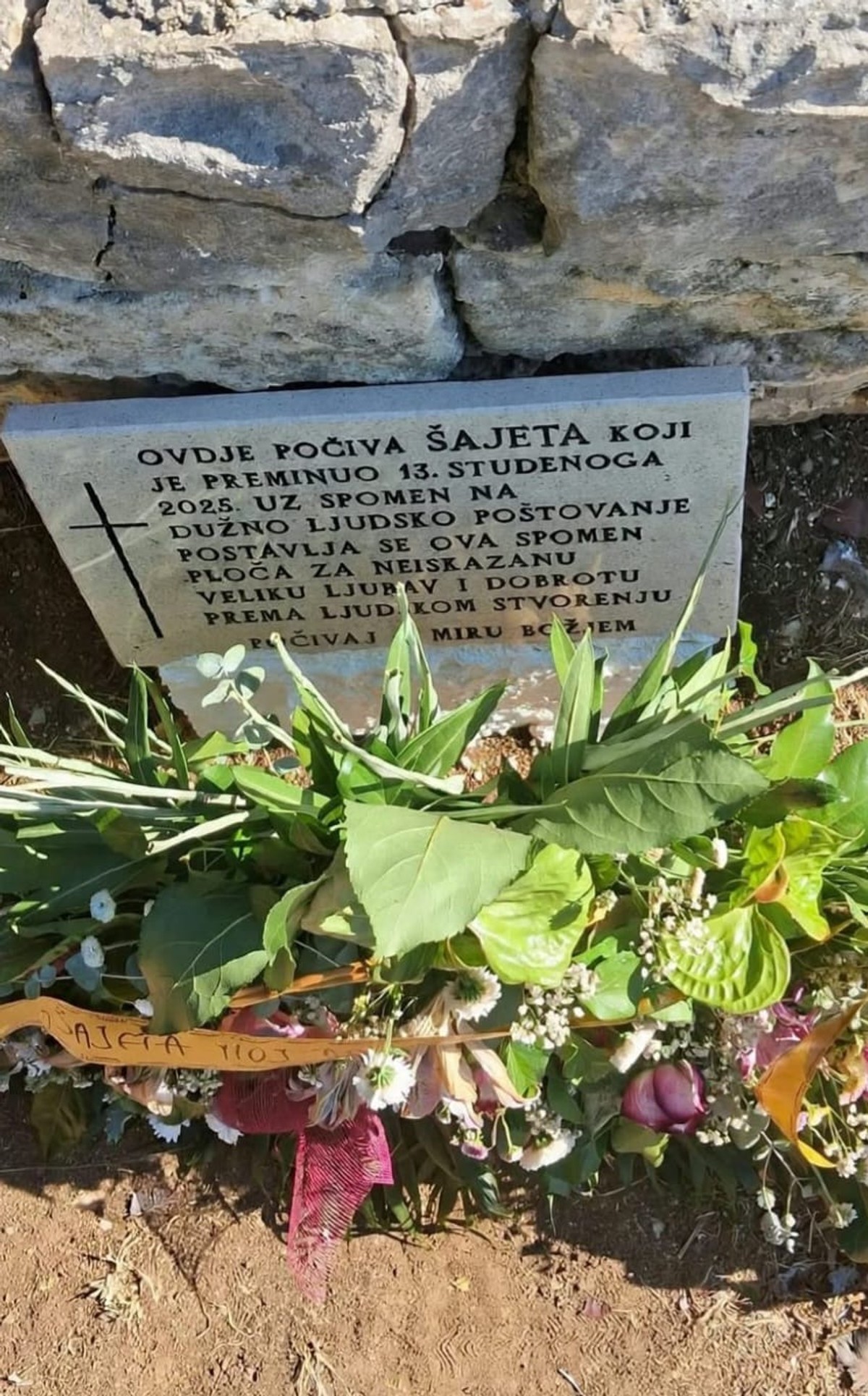 Mačak dobio spomen-ploču: 'Ovdje počiva Šajeta...'