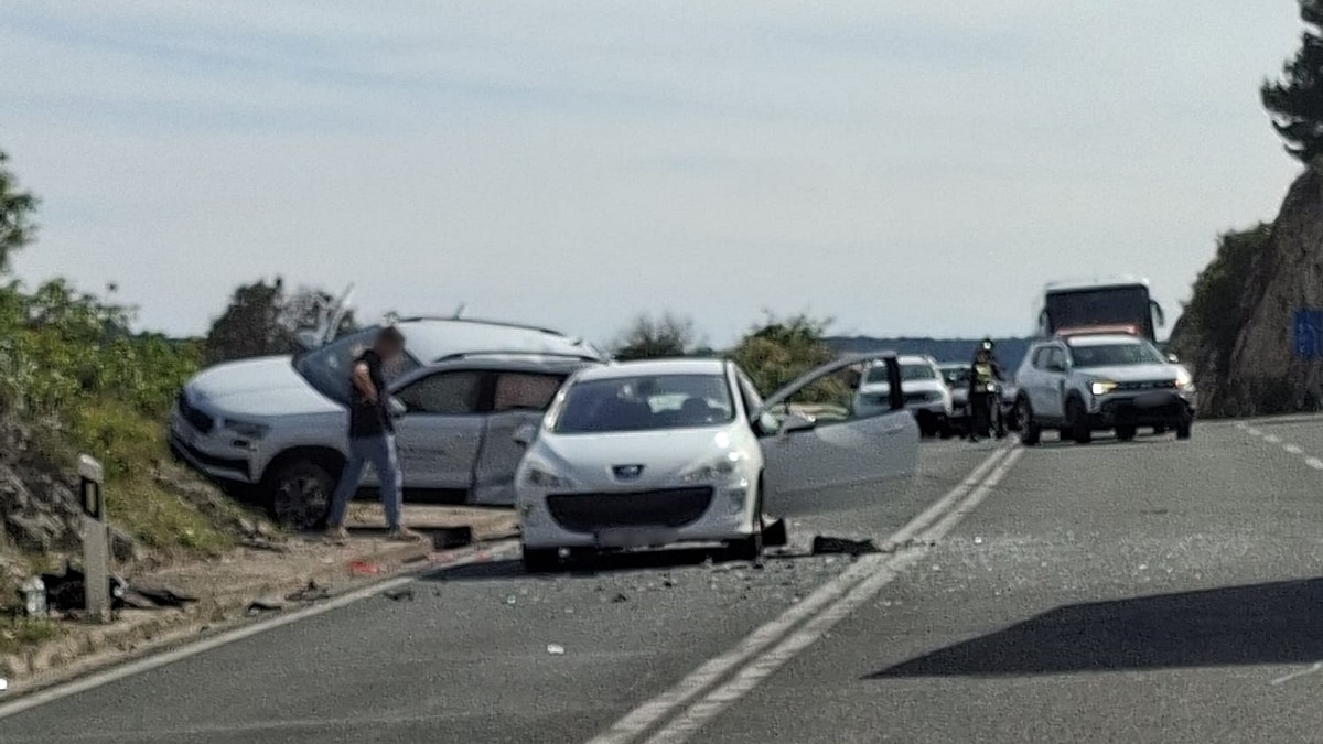 TEŠKA PROMETNA NA TROGIRSKOJ ZAOBILAZNICI Sudar kamiona i dva automobila