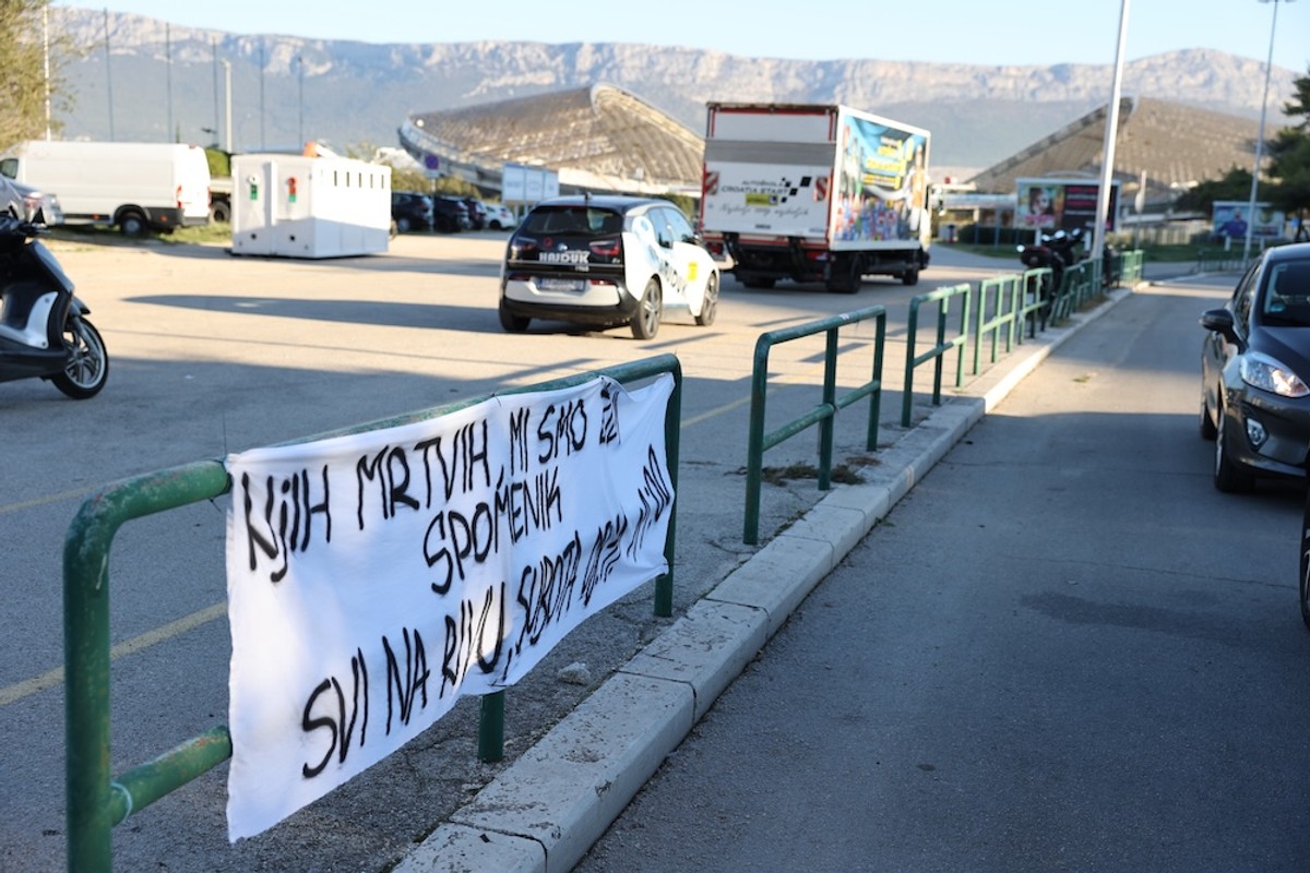 Transparentom na Poljudu Torcida poziva na prosvjed