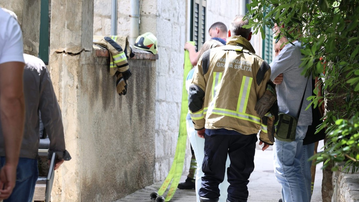 TRAGEDIJA U VAROŠU Preminuo čovjek koji se nalazio u kući u kojoj je izbio požar