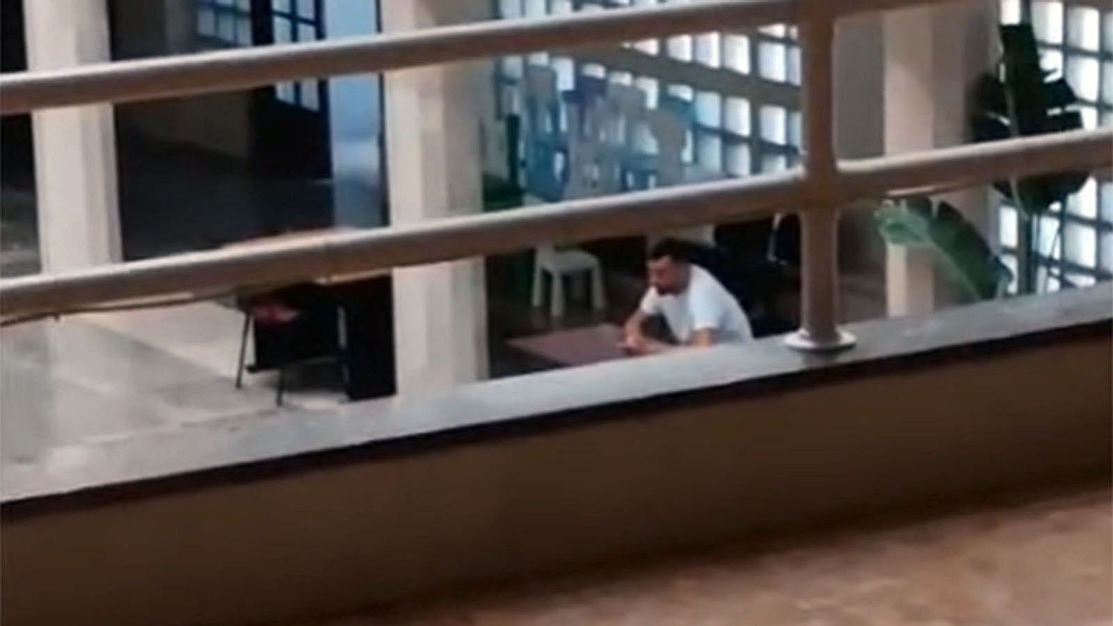 Ivošević od jutra sjedi u atriju Banovine: 'Ne idem dok ne dobijem odgovor'