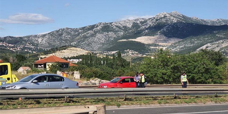 PROMETNA U SOLINU Vozač udario u zaštitnu ogradu i preminuo