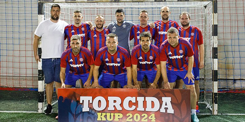 LIJEPA GESTA: Donirali nagradu s Torcida kupa za upis legende u park 'Za sva vrimena'