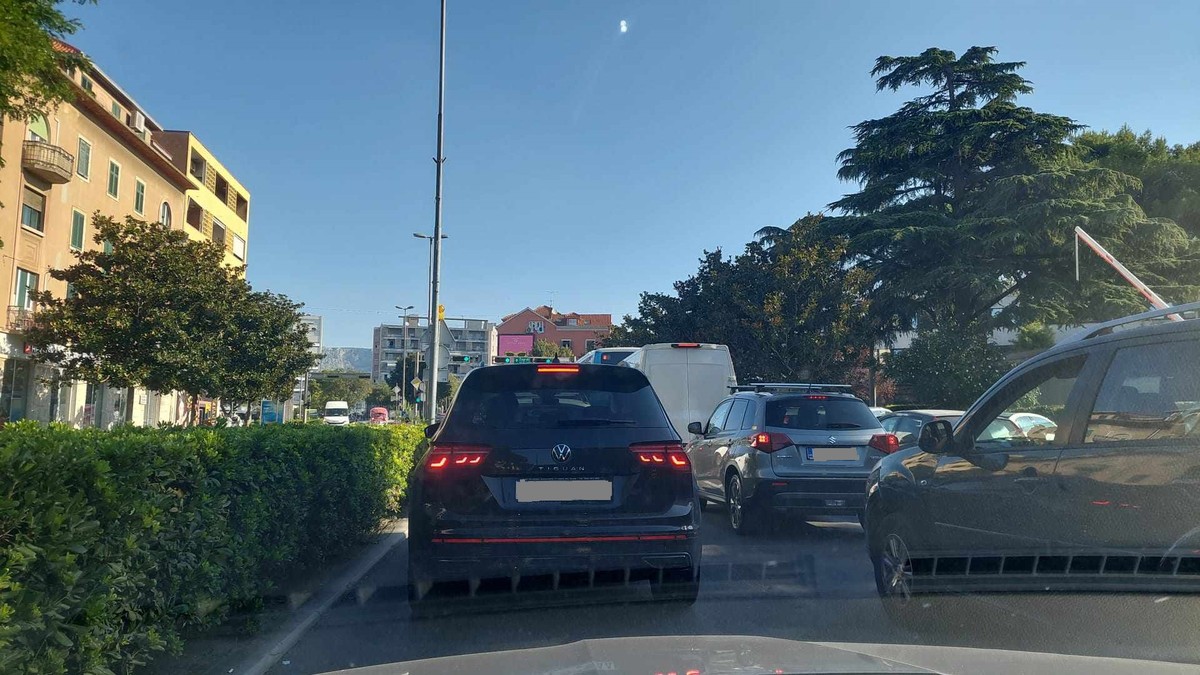 TEŠKA PROMETNA KRAJ 'OPĆINE' Oboren pješak. Zadobio je teške i po život opasne ozljede