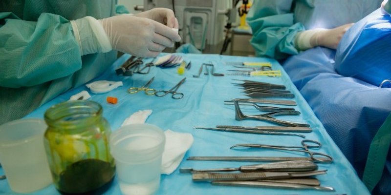 Mladi kirurg djetetu greškom probušio crijevo