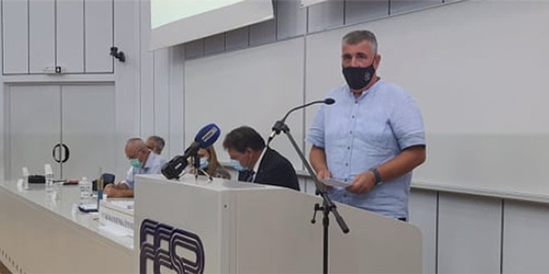 Bulj: Ne mogu slušati da su mladi krivi za širenje virusa, a ministar Beroš se slika s Ninom Badrić i objavljuje kako ljubi ruke?!