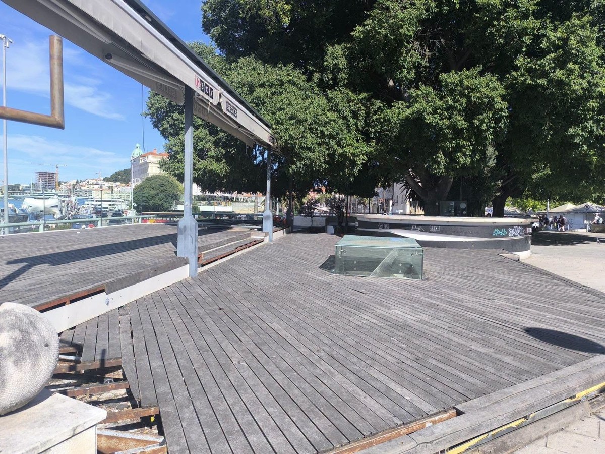 Plato nad pothodnikom na Domagojevoj obali konačno vraćen u prvobitno stanje