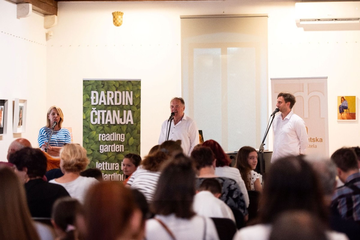 FOTOGALERIJA Revijom čitanja završen program ovogodišnjeg Đardina čitanja u Kaštelima