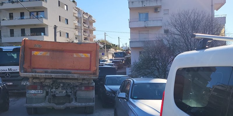 Policija privela Splićanina koji je blokirao cestu zbog prometnog kaosa, stanarima Puta Žnjana prekipjelo