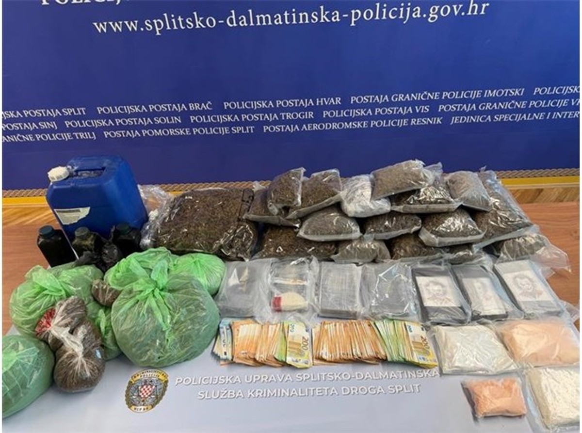 U Makarskoj pronađeno 29 kilograma kokaina, amfetamina i marihuane