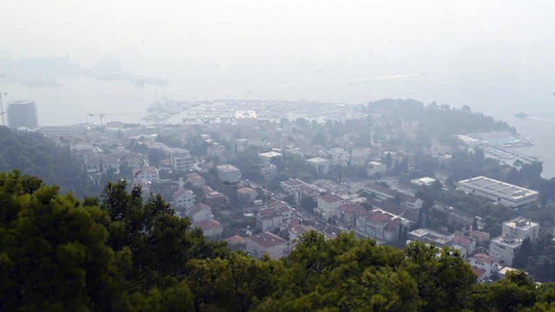 Kontaktirali smo prognostičare: Koliko će se dimna izmaglica zadržati nad Dalmacijom?