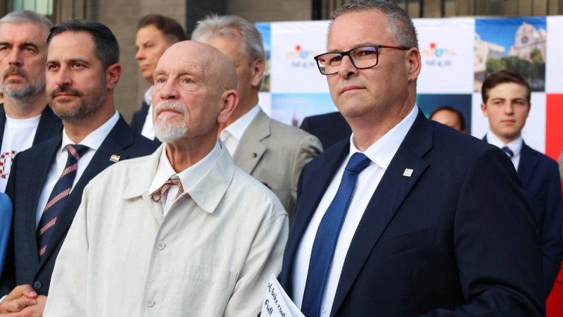 FOTO/VIDEO John Malkovich i Vatreni promovirali Hrvatsku u SAD-u: Premijerno prikazan novi turistički film, pogledajte ga