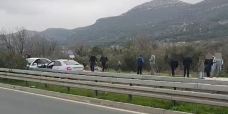 Sudar triju vozila u Kaštelima, jedno prevrnuto na krov