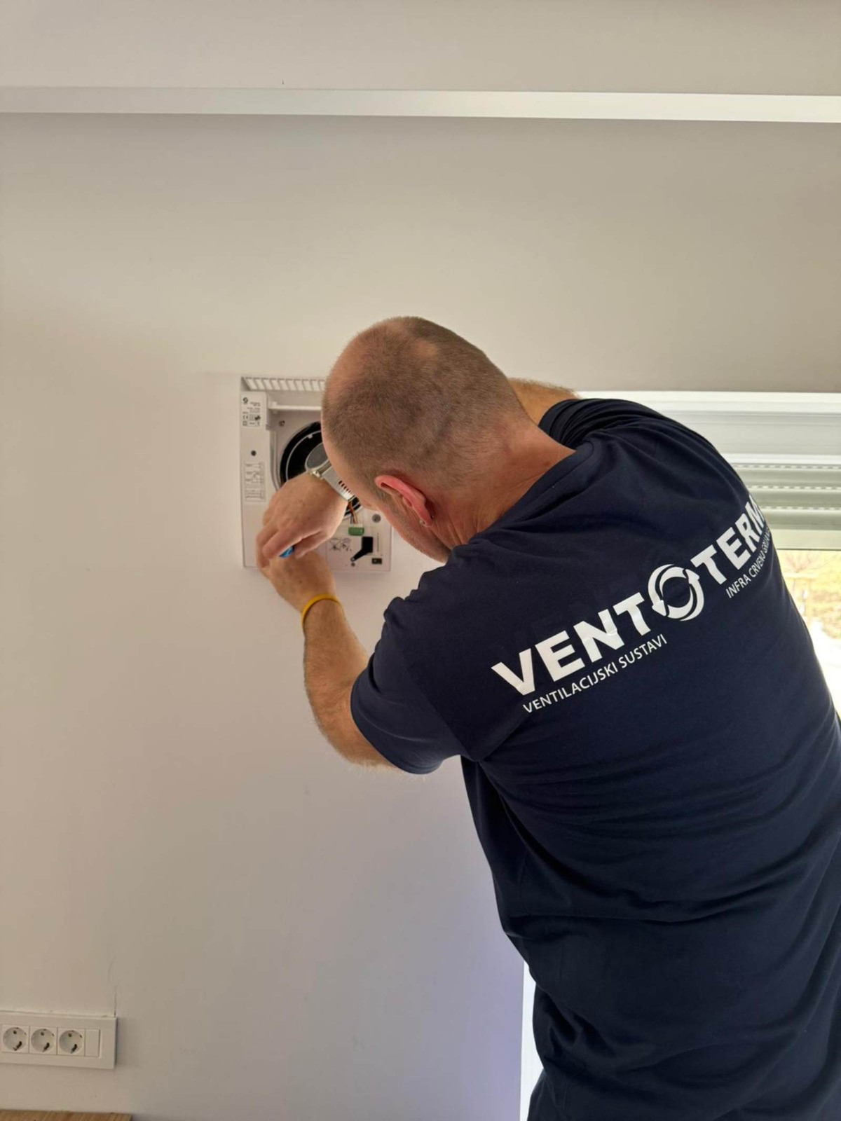 Zašto se plijesan stalno vraća – iako je redovito čistite?