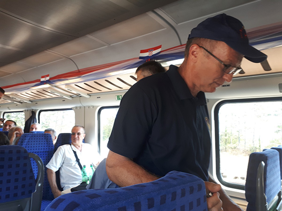 Vlak slobode se vratio u Split, od Labina do Kaštel Starog se vozi sporije da ne bi iskre od kočenja izazvale požar