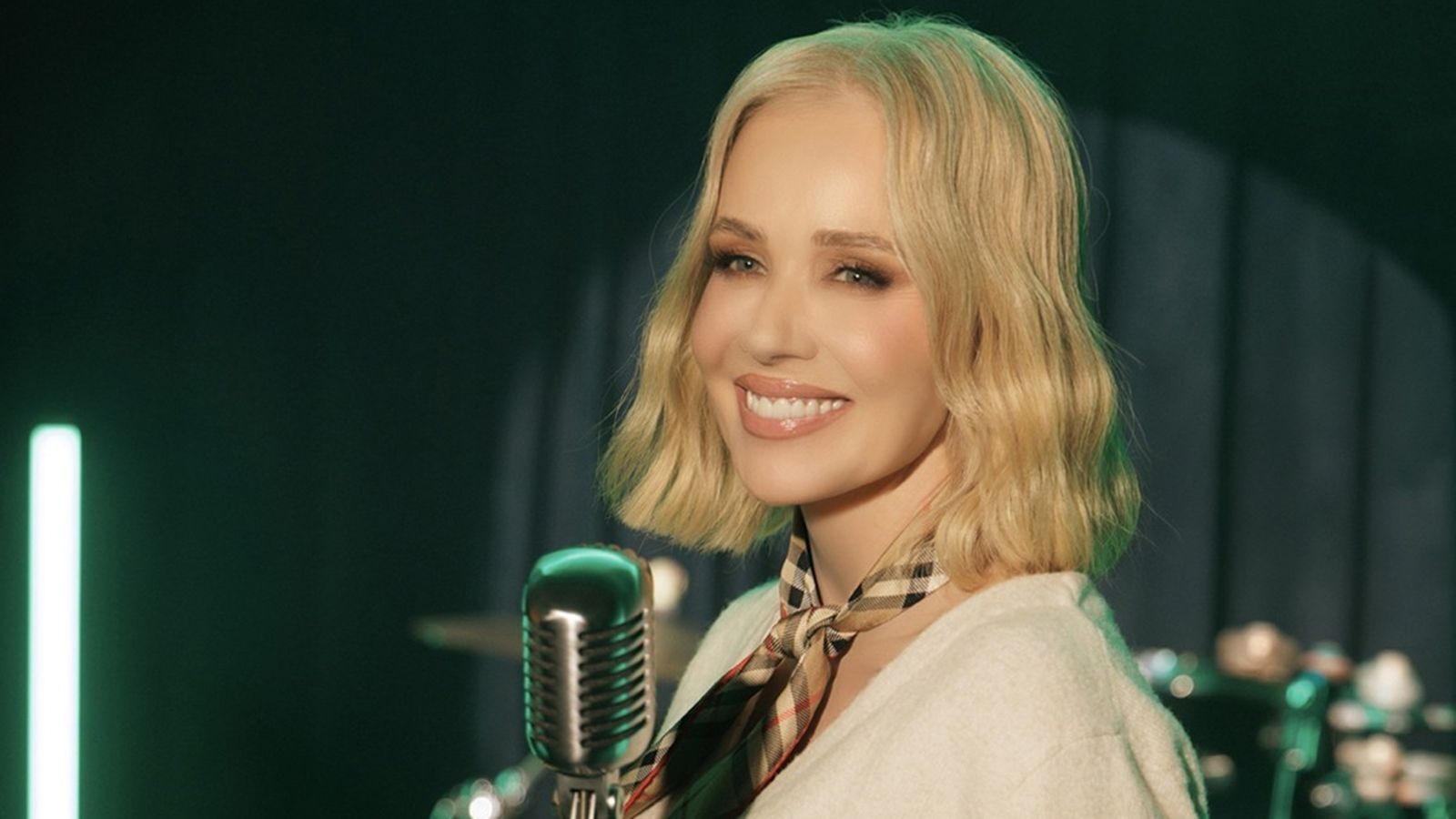 'BIŽUTERIJA' DOBILA SPOT Jelena Rozga slavi hit koji traje