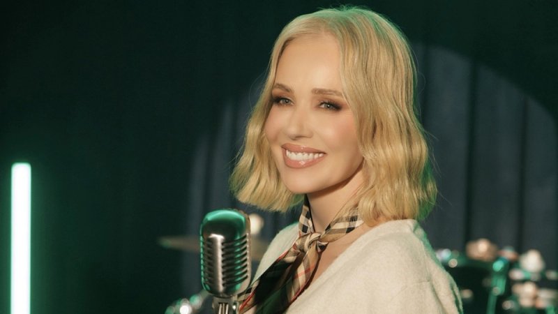 'BIŽUTERIJA' DOBILA SPOT Jelena Rozga slavi hit koji traje