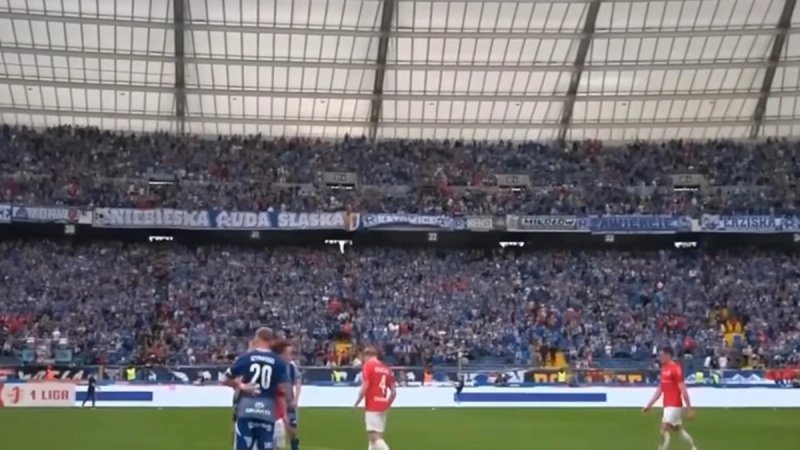 NEVJEROJATNE SCENE: Oboren rekord druge lige, na tribinama više od 50.000 navijača, goste bodrilo njih 23.000!