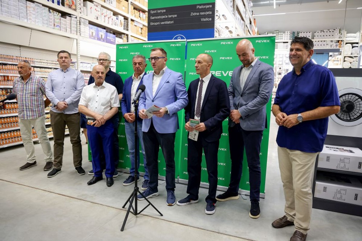 PEVEX otvorio prodajni centar u Gospiću