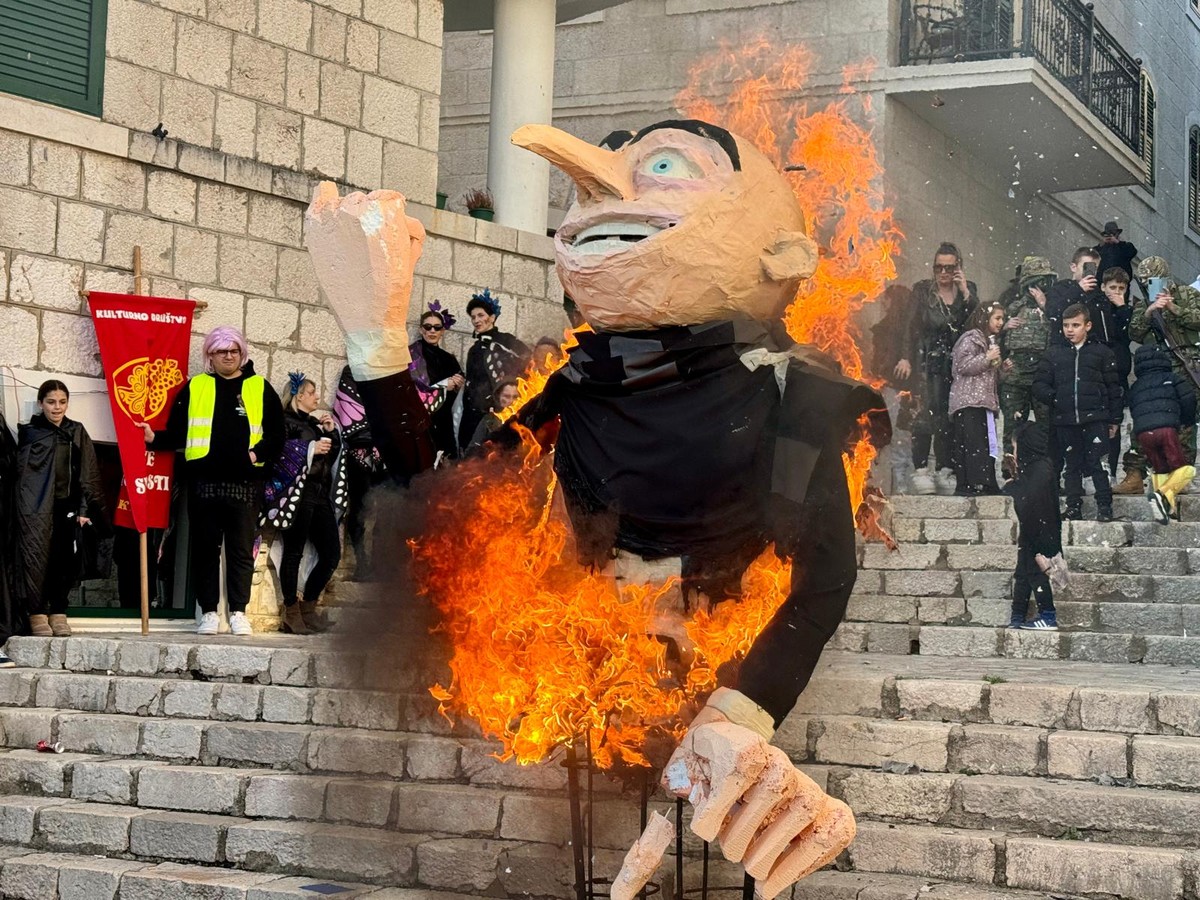 FOTO/VIDEO: BAKOVE SVEČANOSTI Imoćani zapalili krnju