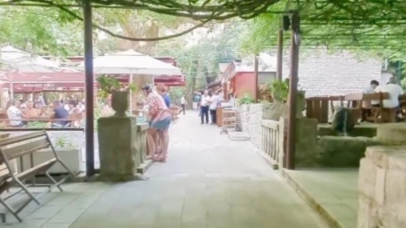 DIVNA GESTA Restoran sprema besplatan ručak za pogođene požarom i pripadnike žurnih službi