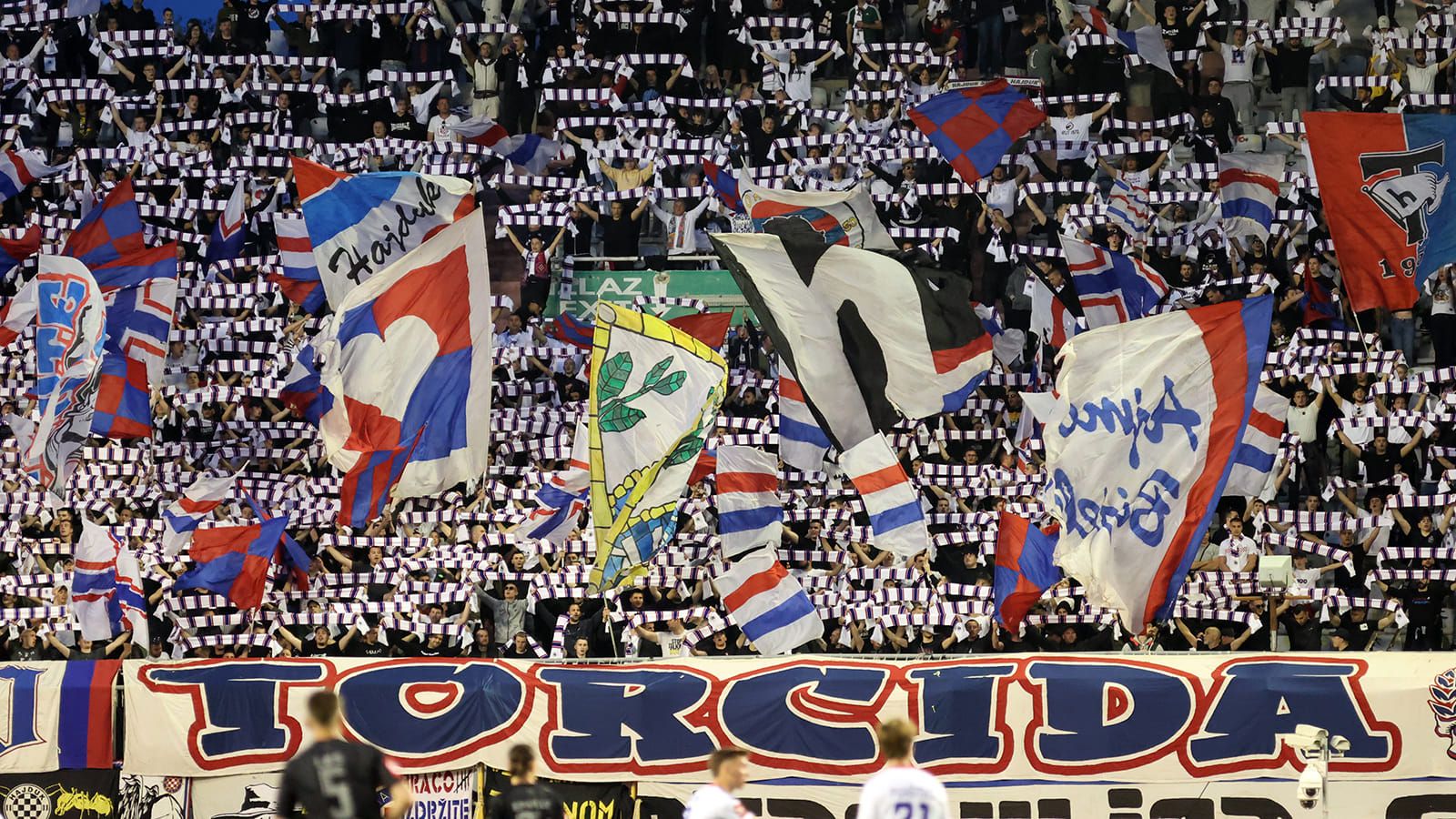 TORCIDA DIGLA GLAS: 'Dok se afere nižu, sve snage usmjerene su na progon navijača!'