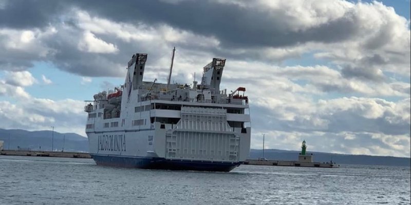 Jadrolinija nema novca za novi trajekt, zamjena za 'Lastovo' traži se na tržištu rabljenih