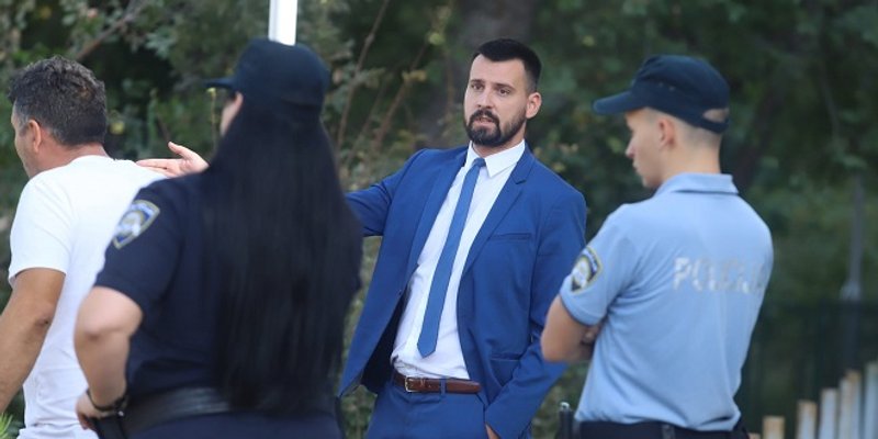 Ivošević: Koncesionar ilegalno nasipava plažu na Kašjunima, a inspektor radi nezakonite radnje u njihovu korist