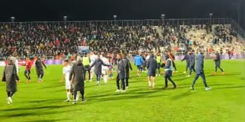 VIDEO: Hajdukovci pokunjeni otišli prema svlačionici, Riječani im uputili posebnu pjesmu