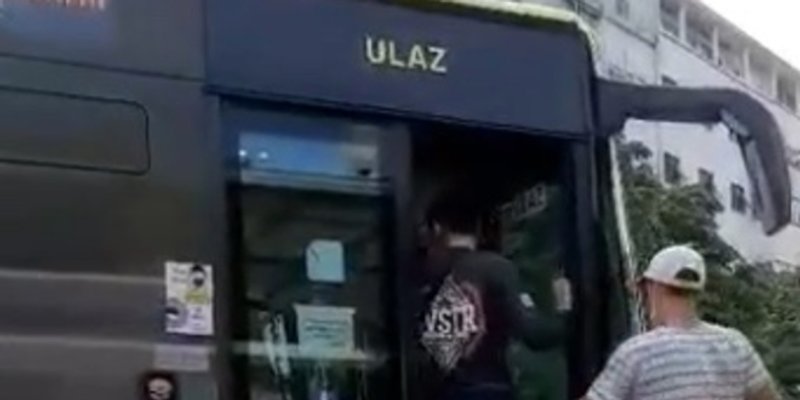 NOVI NAPAD Glumio turista, pa pljunuo i udario vozača Prometa, pogledajte video