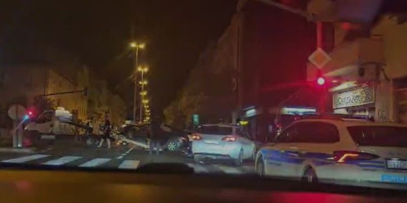 Noćas sudar na opasnom splitskom raskrižju, dvije osobe ozlijeđene