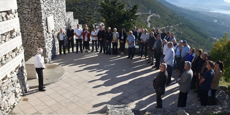 KAŠTELA Polaganje vijenaca uoči blagdana Svih svetih i Dušnog dana