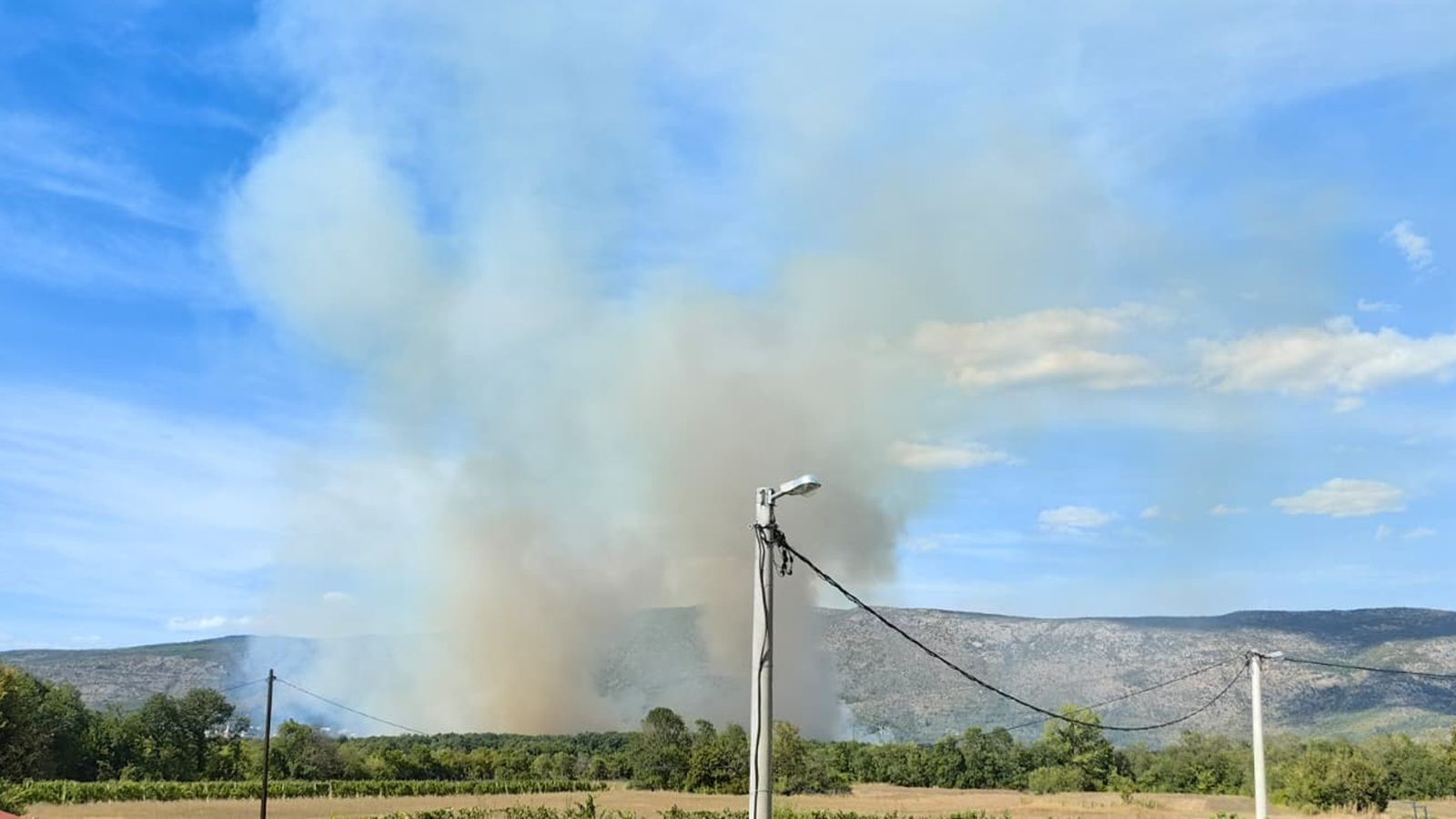 NA GRANICI S HRVATSKOM Izbio požar u Grudama