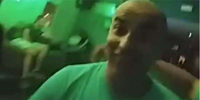 VIDEO: Pogledajte kako je Bruno Marić zapjevao 'Kada umren umotan u bilo...'