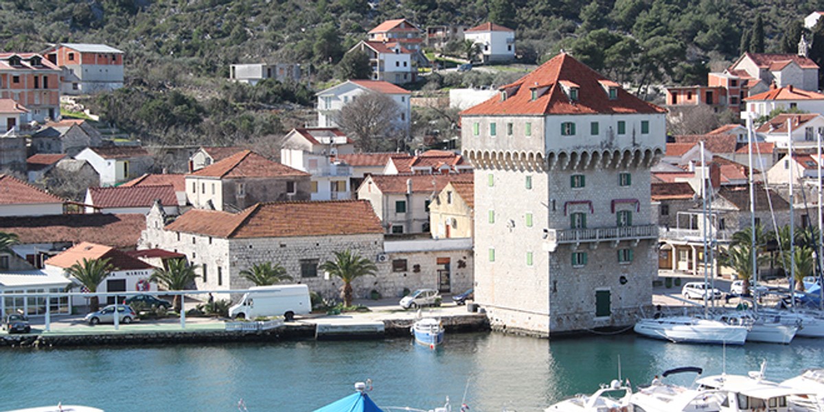 Marina se branila od čestih upada Turaka, a kula je bila zadnja odstupnica za bijeg brodovima