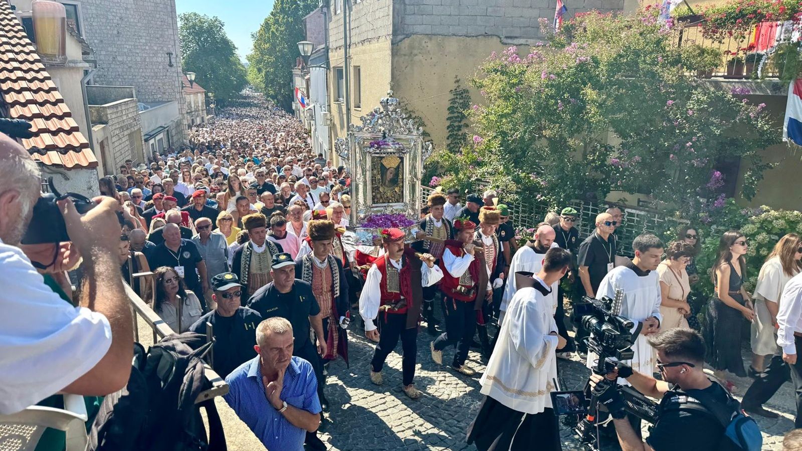 VELIKA GOSPA Pogledajte kako je u Sinju