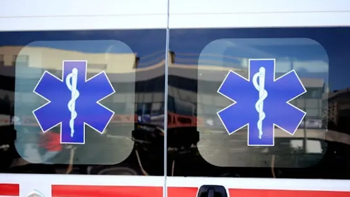 Metak probio staklo sanitetskog vozila na A3, ozlijeđen medicinski tehničar