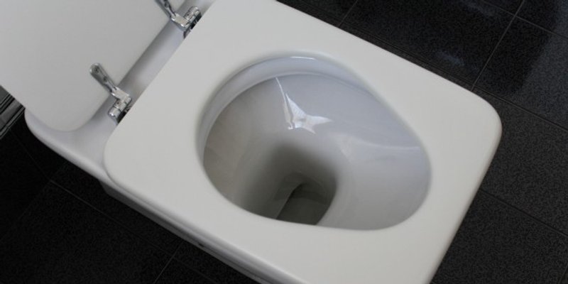 Stavljate wc papir na dasku na javnom toaletu? Prestanite odmah!