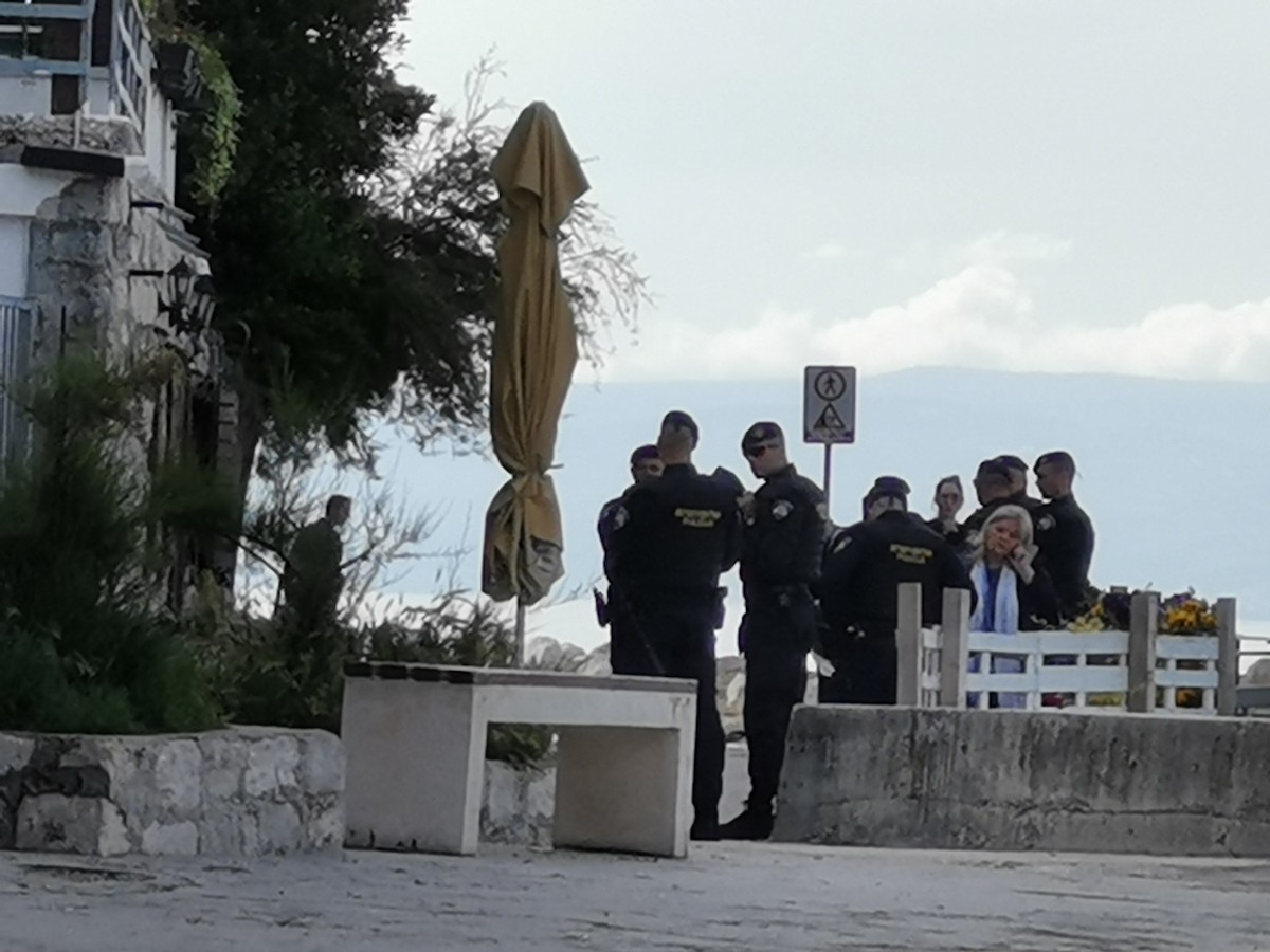 Policija na Firulama