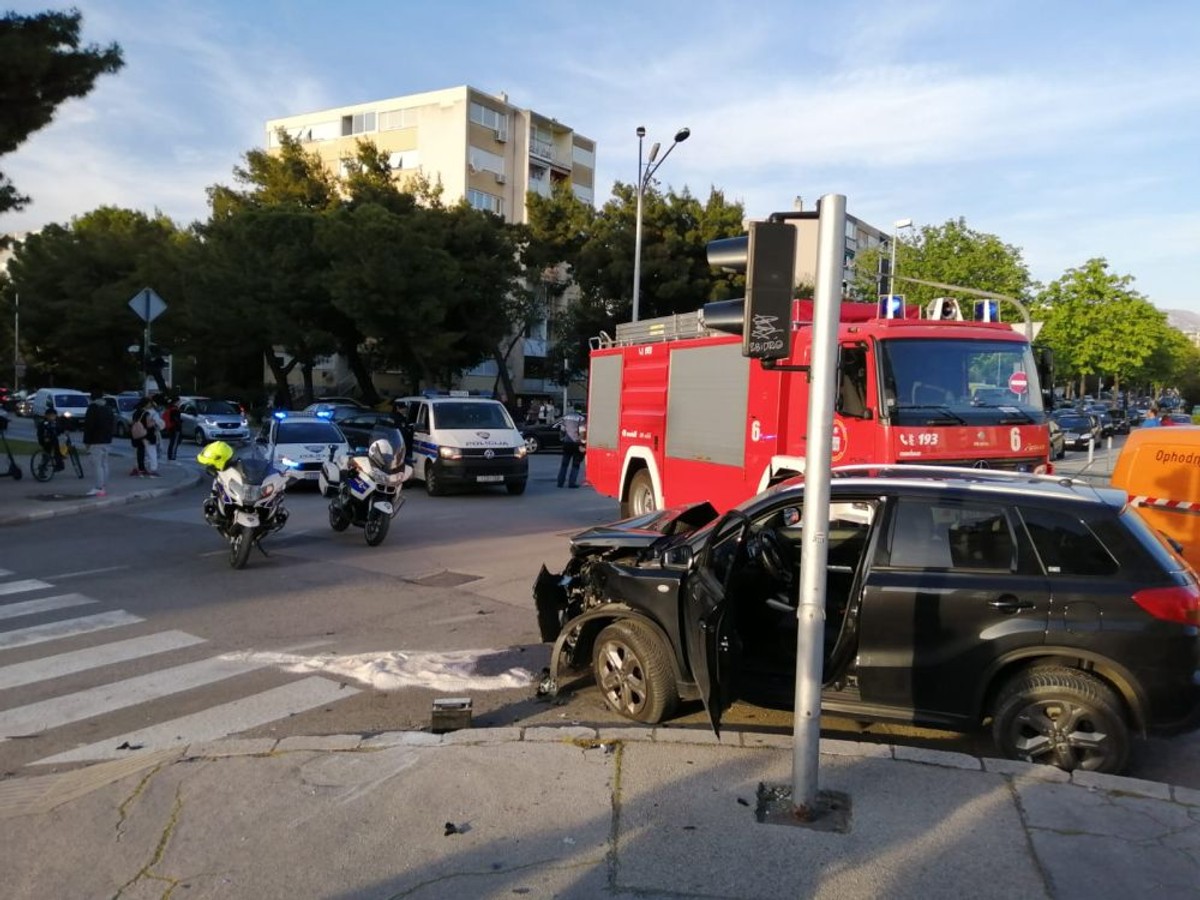 Sudar dva auta na križanju u Splitu
